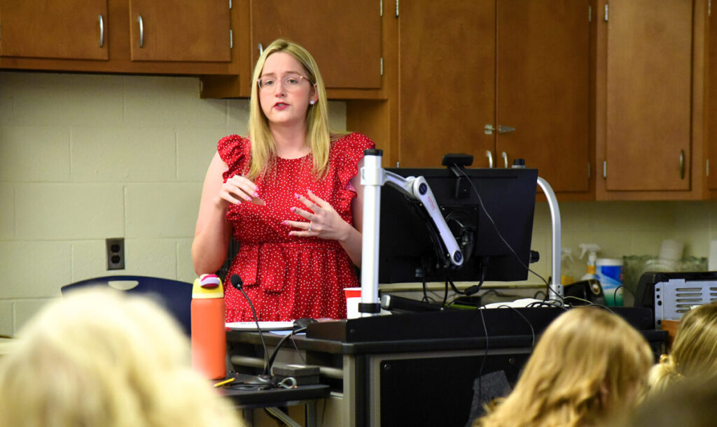 GoTeachKY Ambassador Maddie Morgan addresses students at Morehead State University.